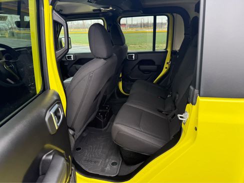 Used 2023 Jeep Gladiator Sport image 11