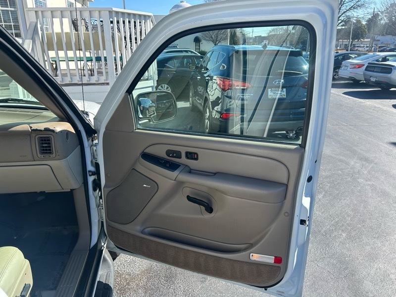 Used 2005 Chevrolet Tahoe LT w/ LT Preferred Equipment Group AWD/4WD image 10