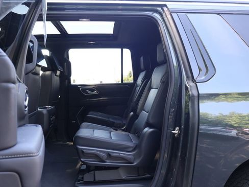 Certified 2022 Chevrolet Suburban Z71 w/ Luxury Package AWD/4WD image 46