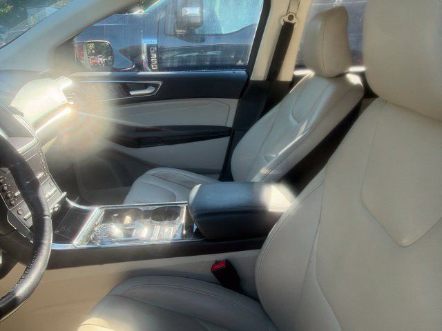Used 2020 Ford Edge Titanium w/ Class II Trailer Tow Package AWD/4WD image 9