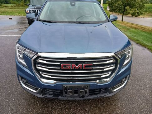Used 2024 GMC Terrain SLT AWD/4WD image 3