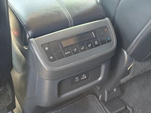 Used 2024 Nissan Pathfinder SL AWD/4WD image 18