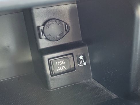 Used 2013 Toyota Camry LE image 27