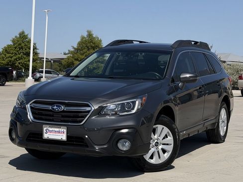 Used 2018 Subaru Outback 2.5i Premium AWD/4WD image 1