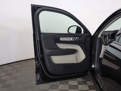 Used 2024 Volvo XC40 B5 Plus w/ Protection Package Premier image 22