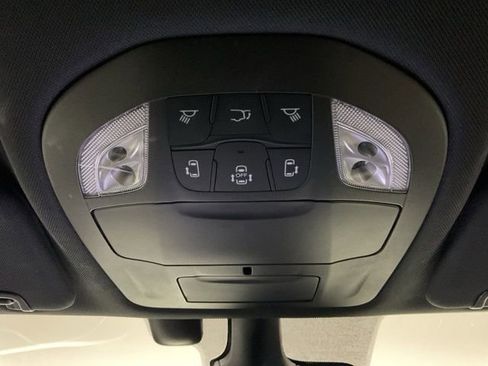 Used 2022 Chrysler Pacifica Touring-L w/ Uconnect Theater Family Group image 21