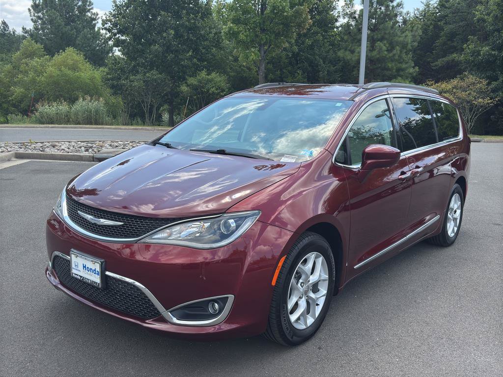 Used 2017 Chrysler Pacifica Touring-L w/ Tire & Wheel Group FWD image 3