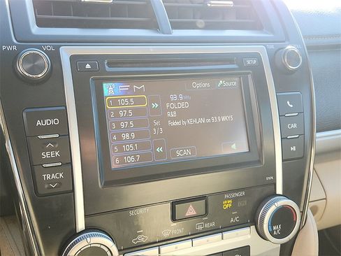 Used 2014 Toyota Camry LE image 17