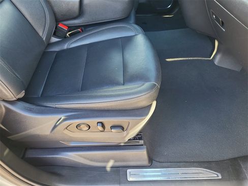 Certified 2024 GMC Sierra 1500 SLT image 16