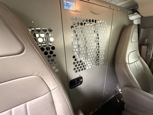 Used 2017 Chevrolet Express 2500 Extended RWD image 40