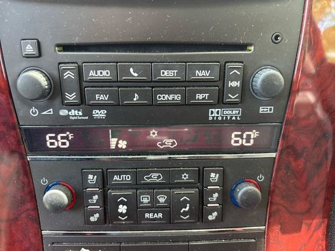 Used 2014 Cadillac Escalade Luxury AWD/4WD image 18