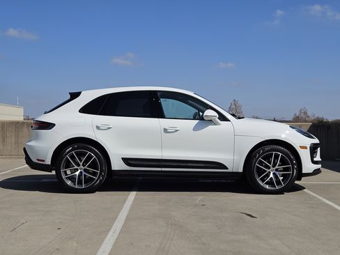 Certified 2025 Porsche Macan image 9