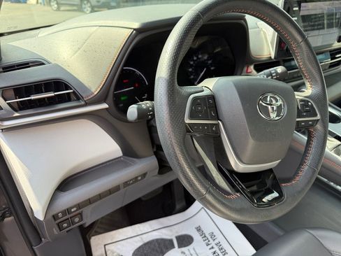 Certified 2022 Toyota Sienna XSE image 34