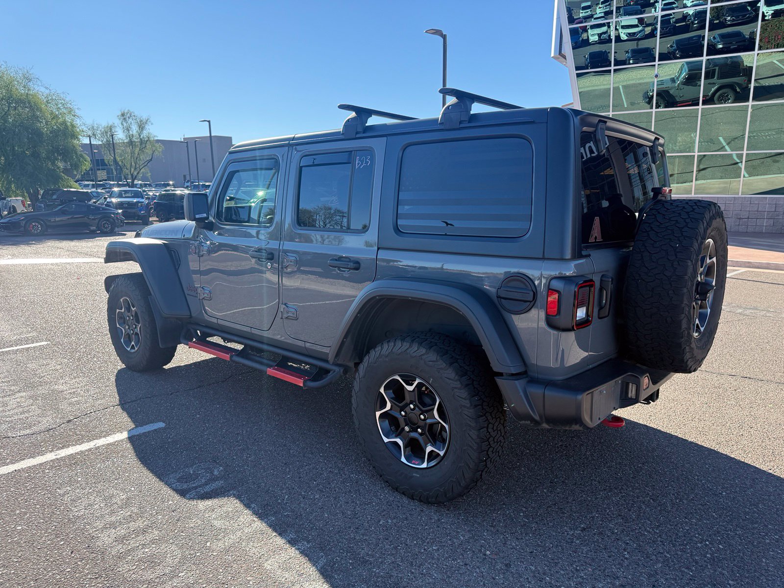 Used 2023 Jeep Wrangler Unlimited Rubicon w/ Cold Weather Group AWD/4WD image 7