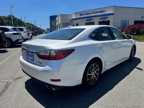 Used 2017 Lexus ES 350 w/ Luxury Package FWD image 6