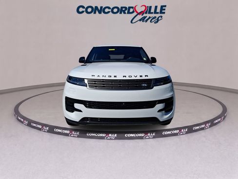 Used 2025 Land Rover Range Rover Sport SE AWD/4WD image 2