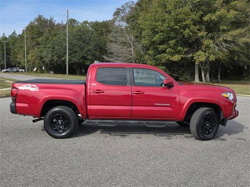 Certified 2022 Toyota Tacoma SR5 image 33