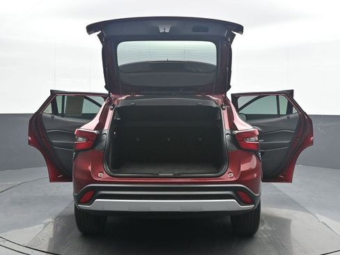 Used 2025 Chevrolet Trax LT w/ LT Convenience Package FWD image 36