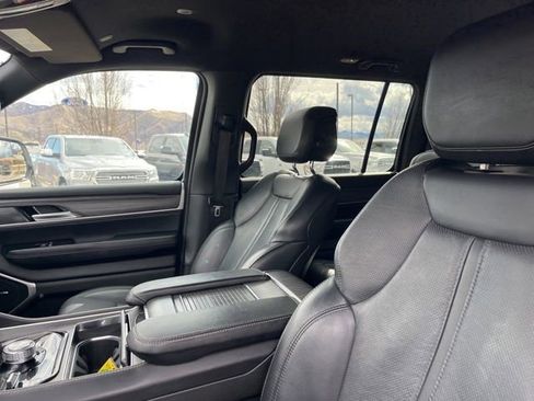 Used 2024 Jeep Wagoneer Series II w/ Flexible Seating Group image 16