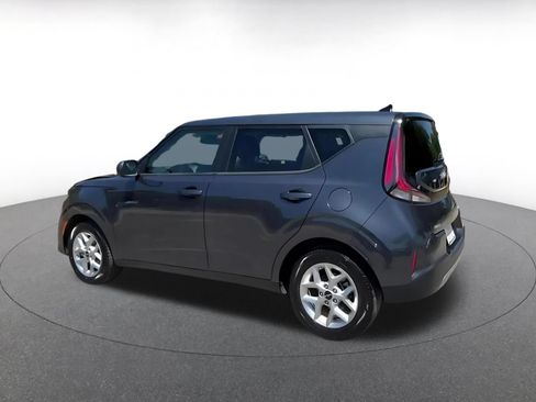 Used 2025 Kia Soul LX w/ LX Technology Package FWD image 10