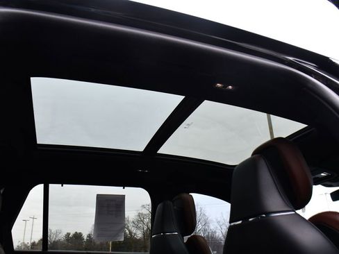 Used 2023 Lincoln Aviator Reserve w/ Equipment Group 201A image 17