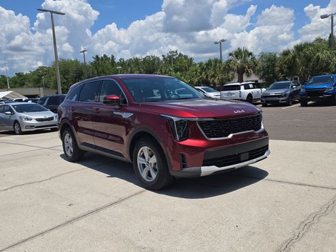 Certified 2025 Kia Sorento LX FWD image 2