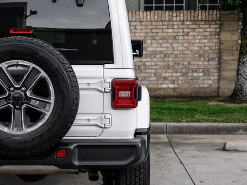 Used 2022 Jeep Wrangler Unlimited Sahara w/ LED Lighting Group image 59