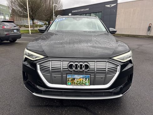 Used 2019 Audi e-tron Prestige w/ Prestige Package image 3