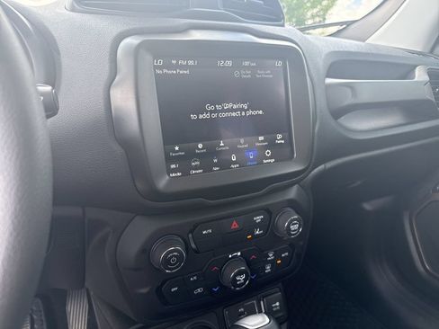 Used 2023 Jeep Renegade Latitude w/ Sun/Sound Group AWD/4WD image 20