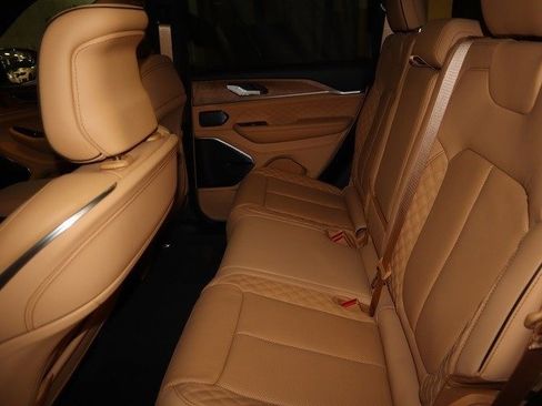 New 2022 Jeep Grand Cherokee Summit image 17