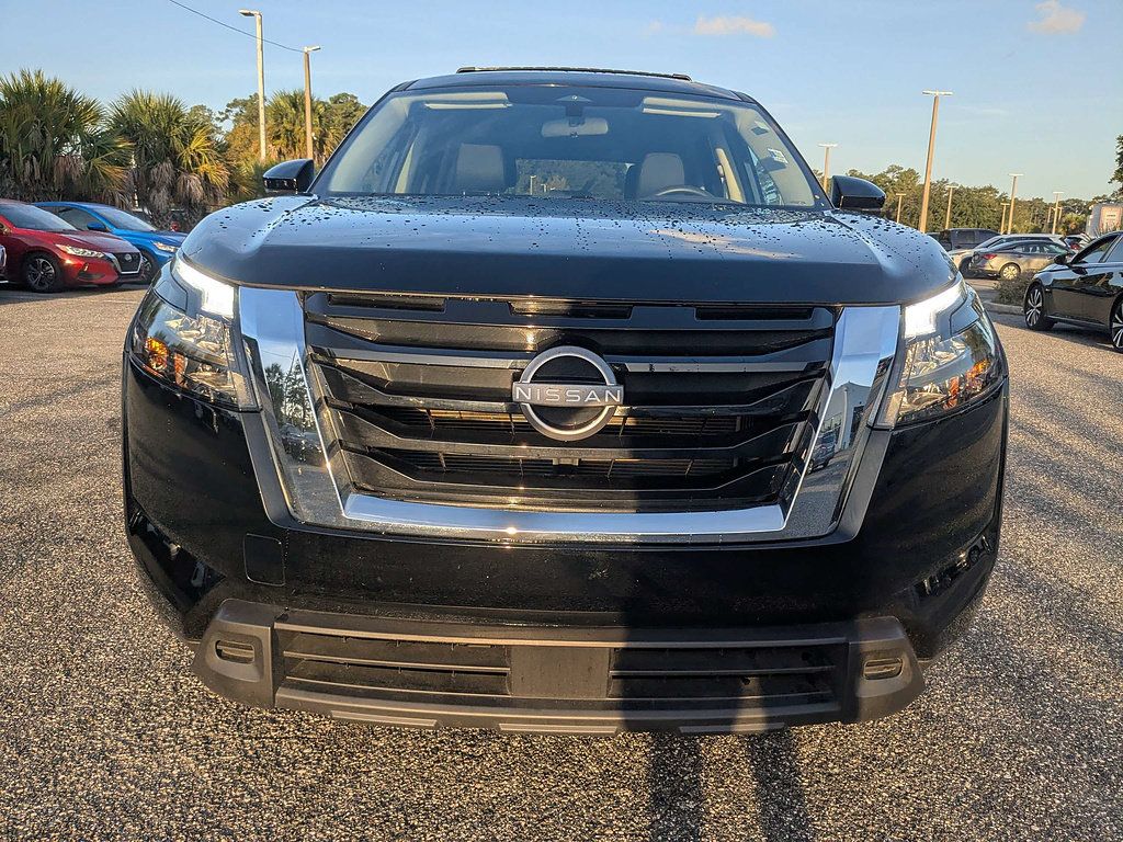 Certified 2025 Nissan Pathfinder SV FWD image 9