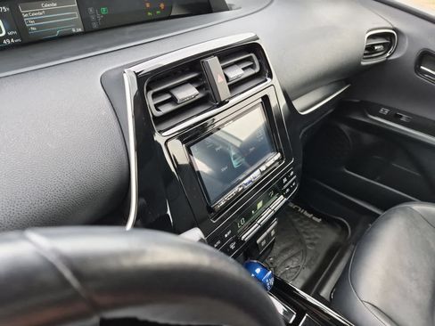 Used 2019 Toyota Prius XLE AWD/4WD image 27