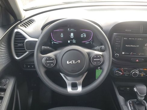 Used 2025 Kia Soul LX w/ LX Technology Package image 24