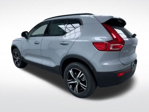 New 2026 Volvo XC40 B5 Core w/ Climate Package image 23