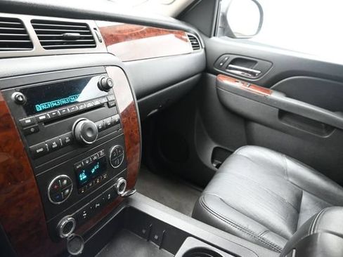 Used 2013 Chevrolet Avalanche LT AWD/4WD image 28