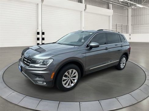 Used 2018 Volkswagen Tiguan SE w/ Panoramic Sunroof Package AWD/4WD image 9