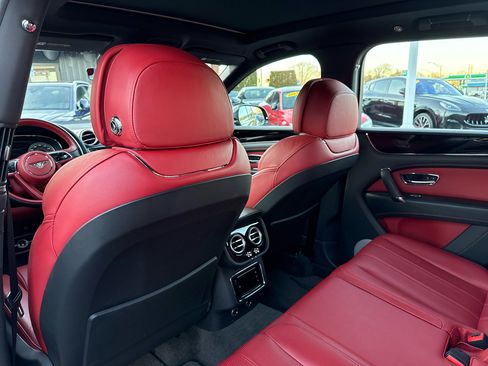 Used 2019 Bentley Bentayga image 41