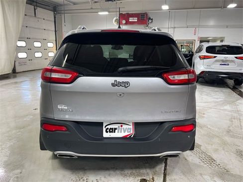 Used 2018 Jeep Cherokee Limited image 7