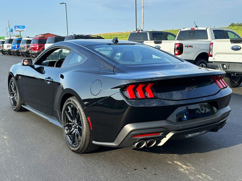 Used 2025 Ford Mustang GT Premium RWD image 6