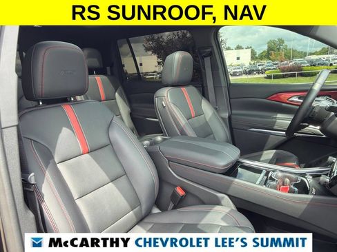 Used 2024 Chevrolet Traverse RS FWD image 30