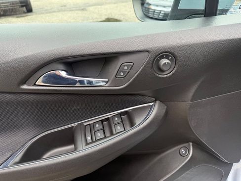 Used 2017 Chevrolet Cruze LS FWD image 13