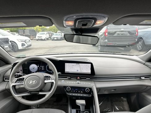 Used 2025 Hyundai Elantra SEL FWD image 24