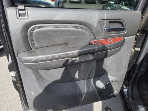 Used 2013 Cadillac Escalade ESV Premium RWD image 7