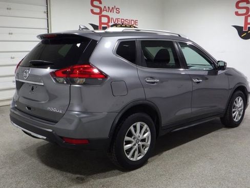 Used 2017 Nissan Rogue SV image 5