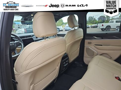 Used 2022 Jeep Grand Cherokee Limited 4xe w/ Luxury Tech Group II AWD/4WD image 22