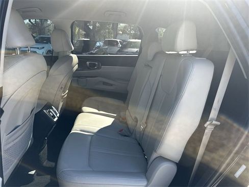 Used 2023 Kia Sorento S image 26