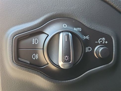 Used 2015 Audi Q5 2.0T Premium Plus w/ Technology Package image 18