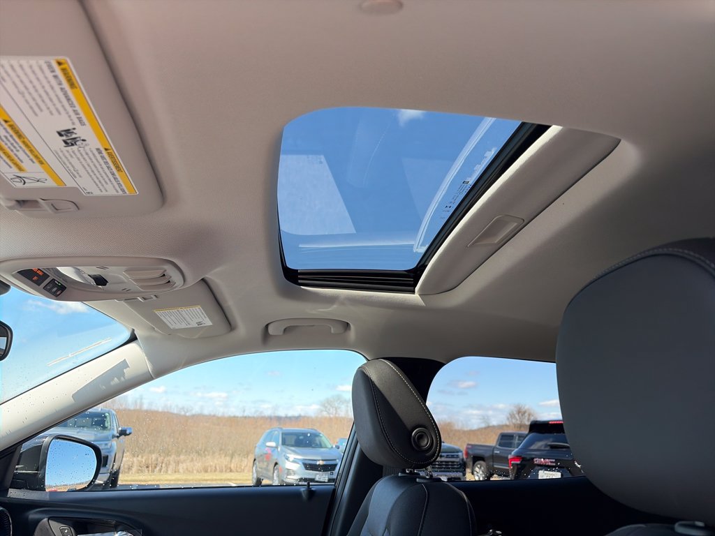 Used 2026 Chevrolet Trax LT w/ Sunroof Package FWD image 21