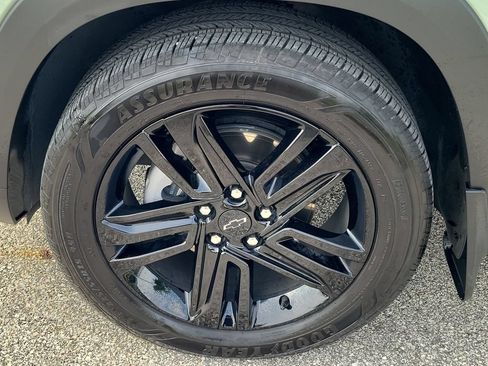 Used 2024 Chevrolet Trax ACTIV FWD image 7