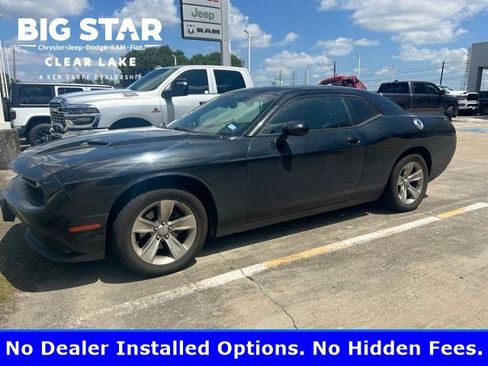 Used 2021 Dodge Challenger SXT RWD image 1